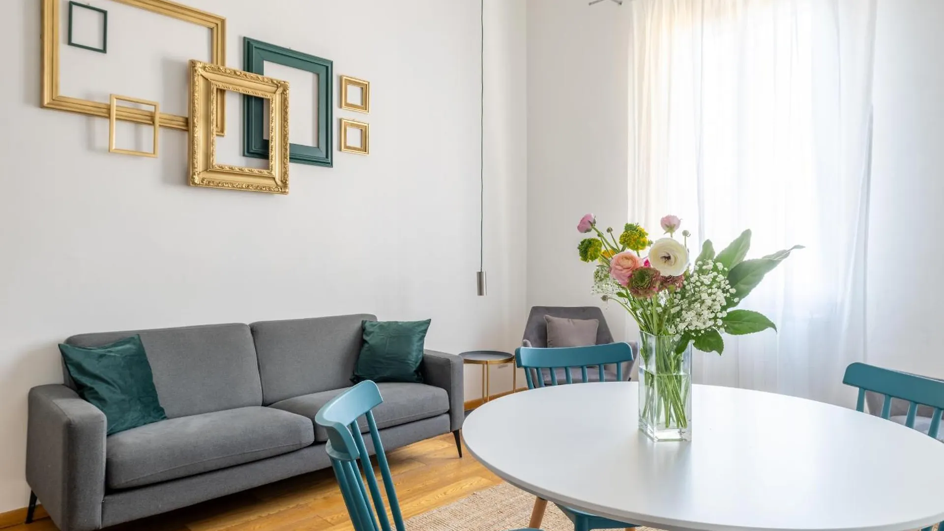 Apartment Elegant Apt With Two Bedrooms Rome Italy