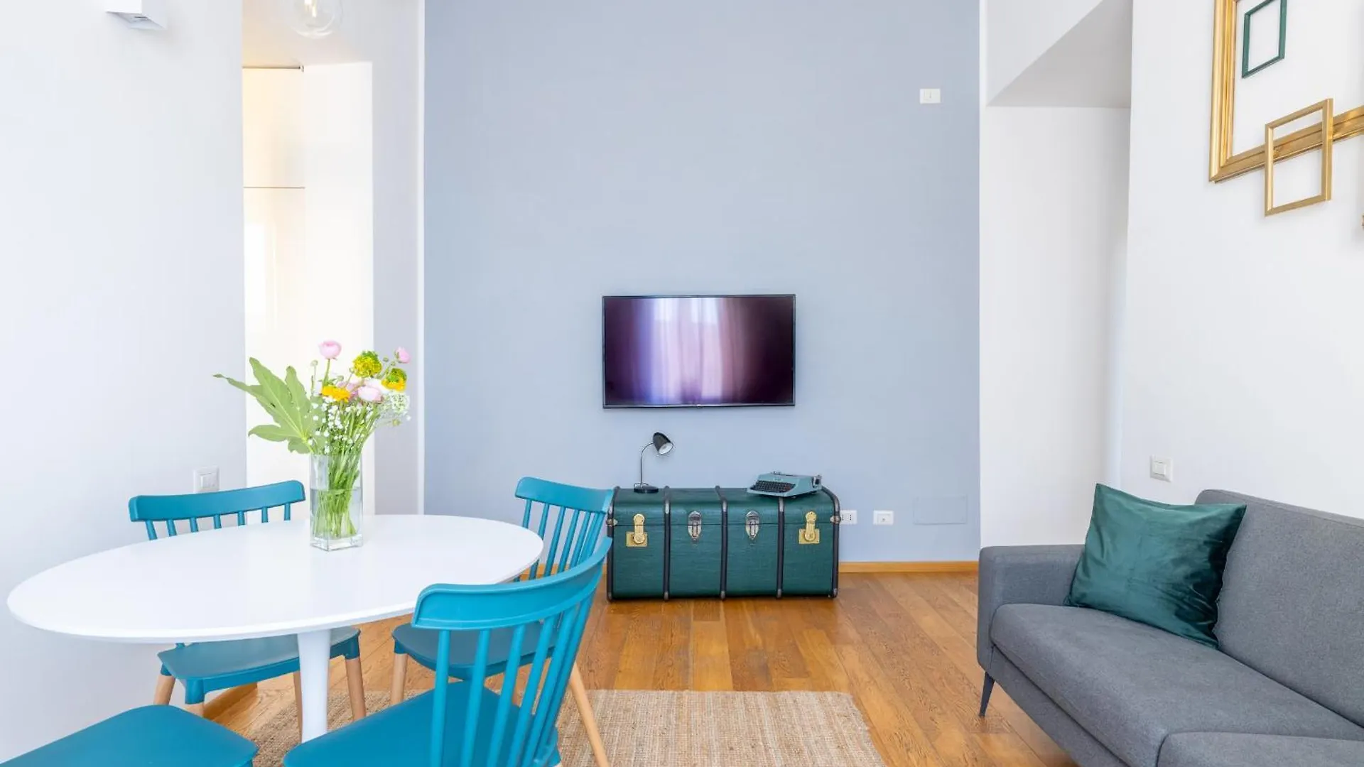 Elegant Apt With Two Bedrooms Rome Italy